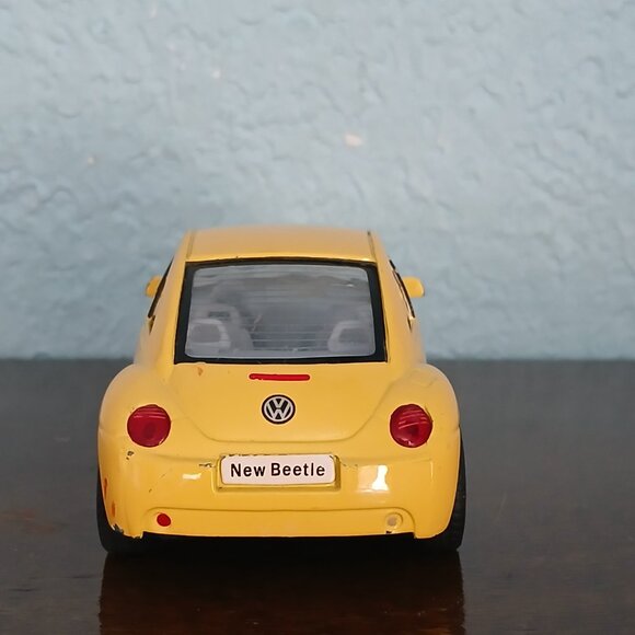 KINSMART VOLKSWAGON NEW BEETLE YELLOW SCALE 1/32 - Picture 3 of 8